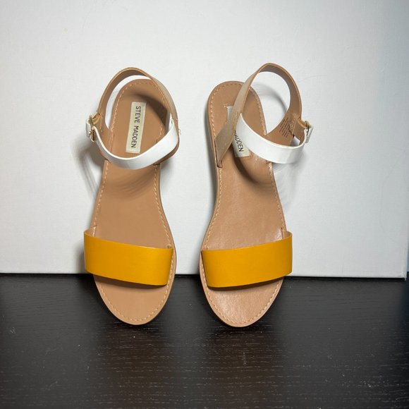 Steve Madden Donddi Flat Sandal - Picture 4 of 7